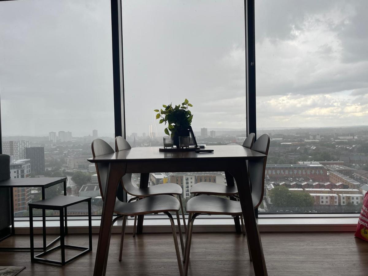 Luxury 2 Bedroom En-Suite Apartment Balcony Views Manchester Zewnętrze zdjęcie