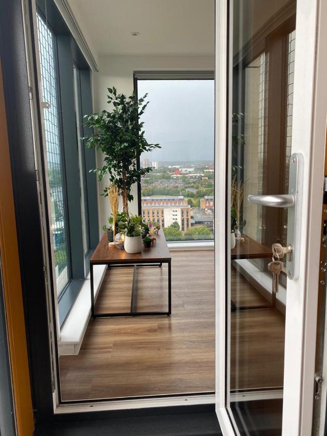 Luxury 2 Bedroom En-Suite Apartment Balcony Views Manchester Zewnętrze zdjęcie